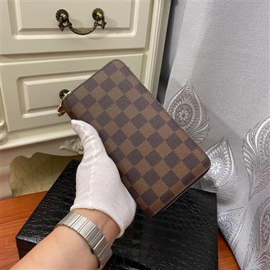 LOUIS VUITTON  2024新款男生時尚休閒包 尺寸：19*10*4CM