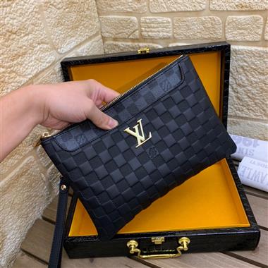 LOUIS VUITTON   2024新款男生時尚休閒包 尺寸：28*19*3CM