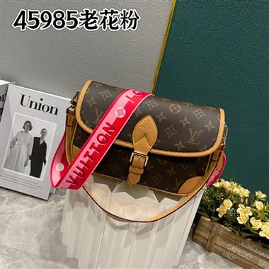 LOUIS VUITTON  2024新款女生時尚休閒包 尺寸：25*9*15CM