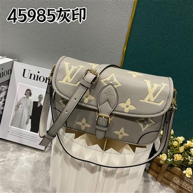 LOUIS VUITTON  2024新款女生時尚休閒包 尺寸：25*9*15CM