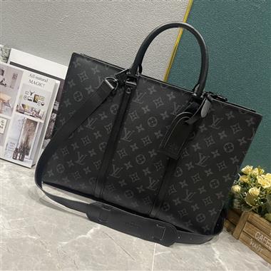 LOUIS VUITTON    2024新款男生時尚休閒包 尺寸：31*39*8.5CM