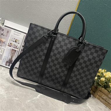 LOUIS VUITTON    2024新款男生時尚休閒包 尺寸：31*39*8.5CM