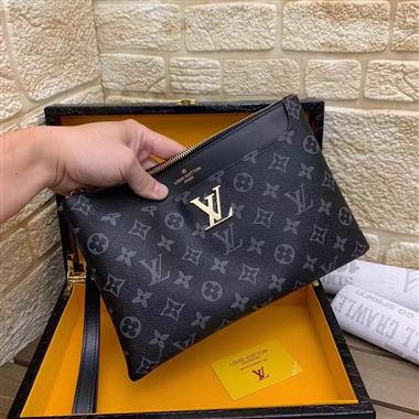 LOUIS VUITTON    2024新款男生時尚休閒包 尺寸：28*19*3CM