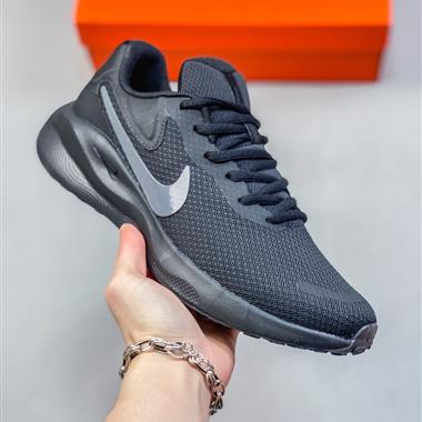 Nike REVOLUTION 7 跑步鞋