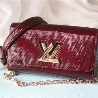 LOUIS VUITTON   2024新款時尚女生休閒包 尺寸：23.5x12x7CM