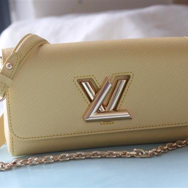 LOUIS VUITTON   2024新款時尚女生休閒包 尺寸：23.5x12x7CM