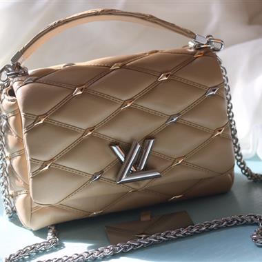 LOUIS VUITTON   2024新款時尚女生休閒包 尺寸：23*16*10CM