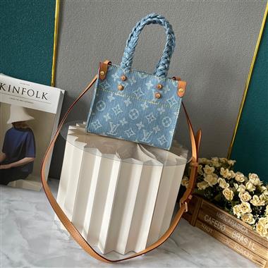 LOUIS VUITTON  2024新款時尚女生休閒包 尺寸：18*15*8.5CM