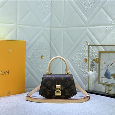 LOUIS VUITTON   2024新款時尚女生休閒包 尺寸：16 x 12 x 5CM