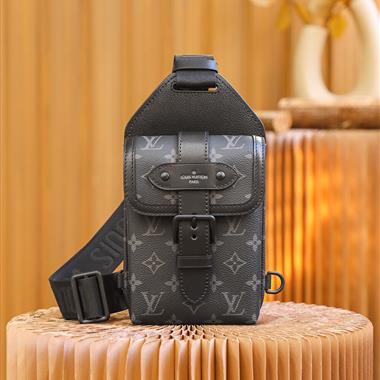 LOUIS VUITTON   2024新款男生時尚包包  尺寸：13*18*3.5CM