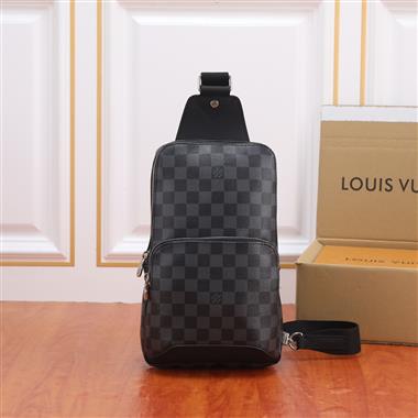 LOUIS VUITTON   2024新款時尚男生休閒包 尺寸：20*31*10CM