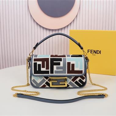 FENDI   2024新款時尚女生休閒包 尺寸：19-4-11CM