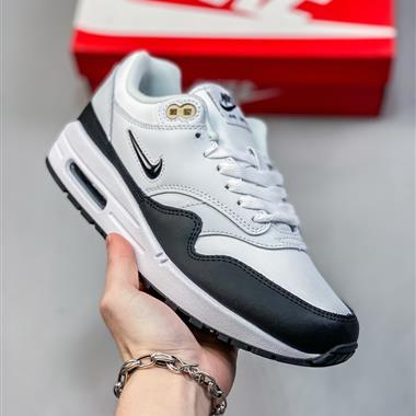 Nike air max1  Tinker hatfield