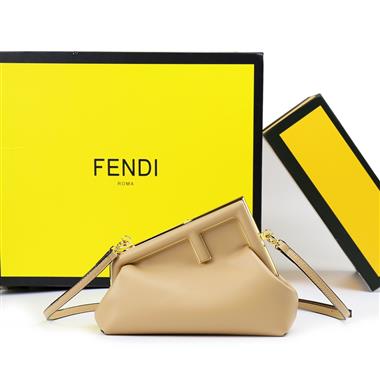 FENDI   2024新款時尚女生休閒包 尺寸：26*9.5*18CM