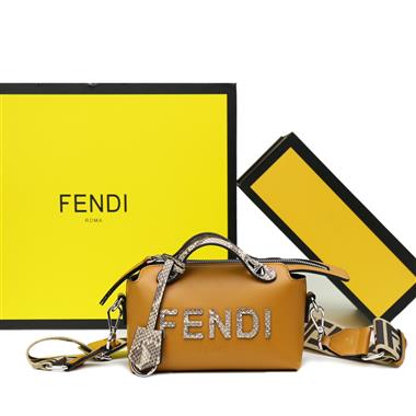 FENDI   2024新款時尚女生休閒包 尺寸：20*9.5*13CM