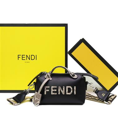 FENDI   2024新款時尚女生休閒包 尺寸：20*9.5*13CM