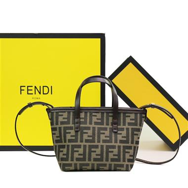 FENDI   2024新款時尚女生休閒包 尺寸：15.5*11*13CM