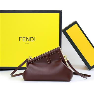 FENDI   2024新款時尚女生休閒包 尺寸：26*9.5*18CM