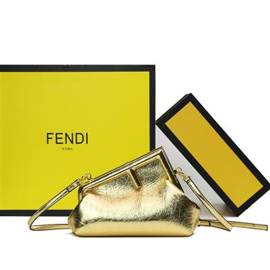 FENDI   2024新款時尚女生休閒包 尺寸：26*9.5*18CM