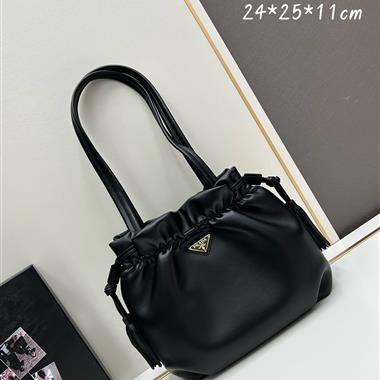 PRADA   2024新款時尚女生休閒包 尺寸：24*25*11CM