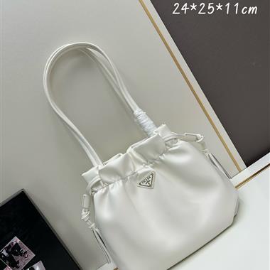 PRADA   2024新款時尚女生休閒包 尺寸：24*25*11CM