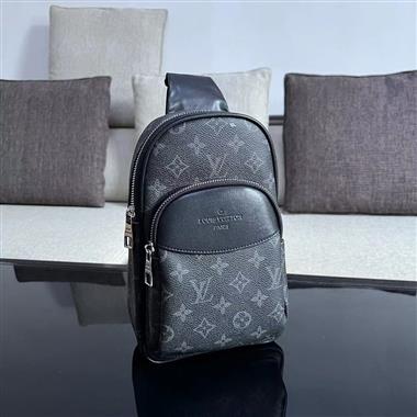 LOUIS VUITTON    2024新款男生時尚包包 尺寸：18-29-6CM