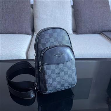 LOUIS VUITTON    2024新款男生時尚包包 尺寸：18-29-6CM