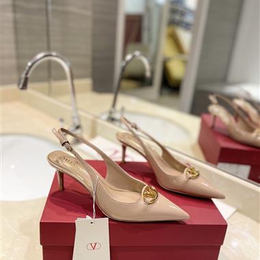 Valentino   2024新款女生休閒時尚鞋子