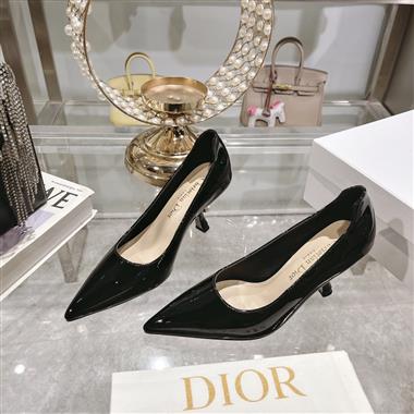 DIOR   2024新款女生休閒時尚鞋子