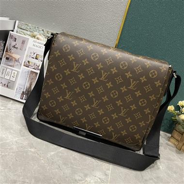 LOUIS VUITTON  2024新款男生時尚休閒包  尺寸：33*27*9CM