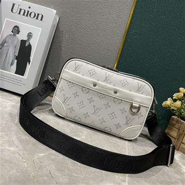 LOUIS VUITTON  2024新款男生時尚休閒包  尺寸：24*16*8CM