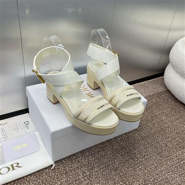 DIOR   2024新款女生休閒時尚鞋子