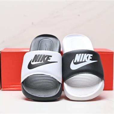 NIKE VICTORI ONE SLIDE 拖鞋