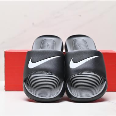 NIKE VICTORI ONE SLIDE 拖鞋