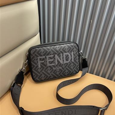 FENDI   2024新款男生時尚包包 尺寸:22*15*5CM