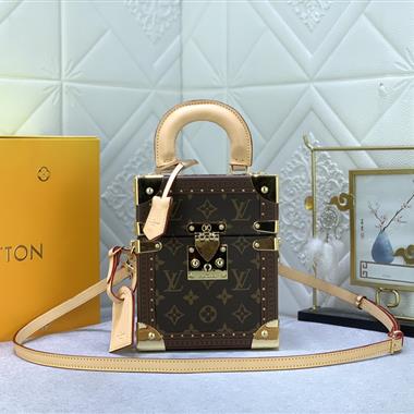 LOUIS VUITTON   2024新款女生時尚包包  尺寸：16 x 13 x 7.5CM