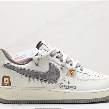 NIKE AIR FORCE 1‘07