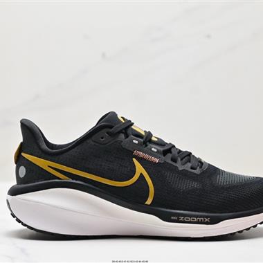 NIKE Air Zoom  Vomero 17