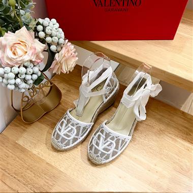 Valentino  2024新款女生休閒時尚鞋子