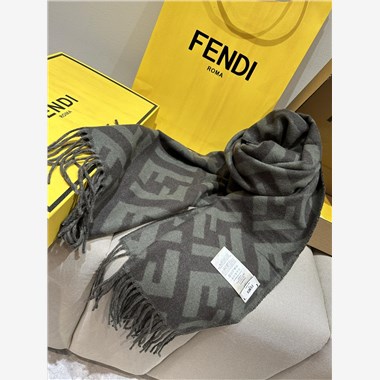 FENDI  2024秋冬新款時尚圍巾  尺寸：170-45