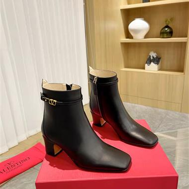 VALENTINO  2024新款女生休閒時尚鞋子