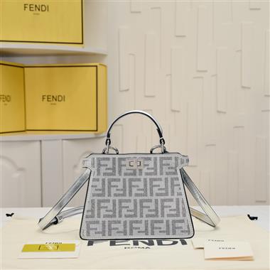 FENDI   2024新款女生時尚包包   尺寸：20×15.5×11CM