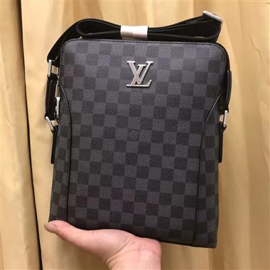 LOUIS VUITTON  2025新款男生時尚包包  尺寸：29*24*5CM