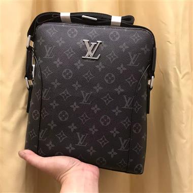 LOUIS VUITTON  2025新款男生時尚包包  尺寸：29*24*5CM