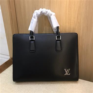 LOUIS VUITTON  2025新款男生時尚包包  尺寸：39-30-8CM