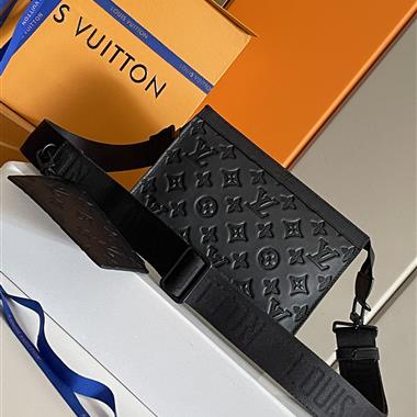 LOUIS VUITTON    2025新款男生時尚包包 尺寸：22 x 14.5 x 4.5CM