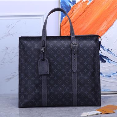 LOUIS VUITTON    2025新款男生時尚包包 尺寸：38*44*21CM