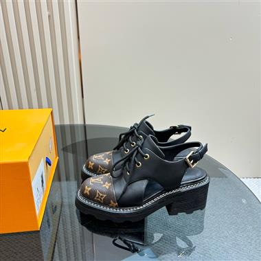Louis Vuitton   2025新款女生休閒時尚鞋子