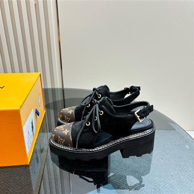 Louis Vuitton   2025新款女生休閒時尚鞋子
