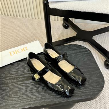 DIOR   2025新款女生休閒時尚鞋子